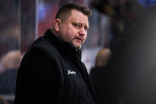 Modos tränare Mattias Karlin