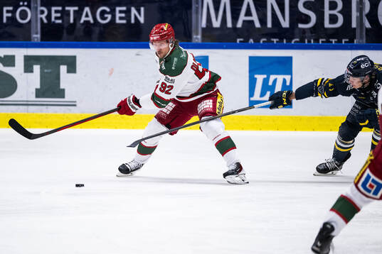 Modos Jesper Olofsson och Södertäljes Carter Ashton