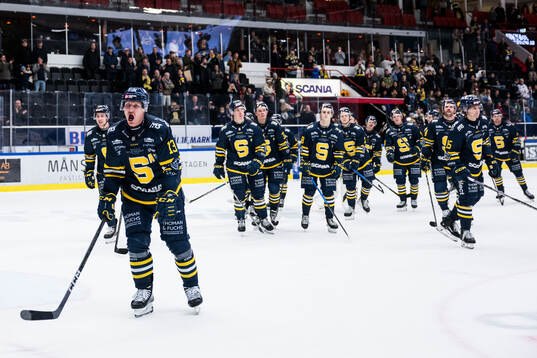 Södertäljes Henrik Eriksson jublar