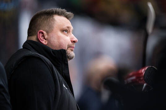 Modos tränare Mattias Karlin