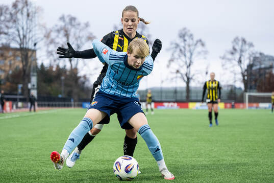 Häckens Anna Anvegård och Djurgårdens Olivia Ulenius