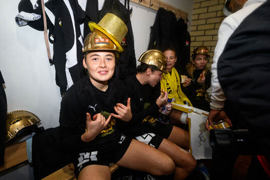 Häckens Paulina Nyström jublar i omklädningsrummet