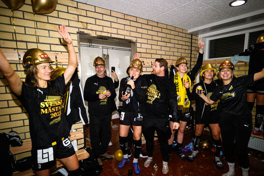 Häckens Paulina Nyström jublar i omklädningsrummet