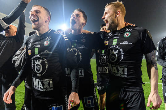 Örebros Samuel Kroon jublar