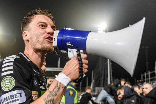 Örebros Samuel Kroon jublar