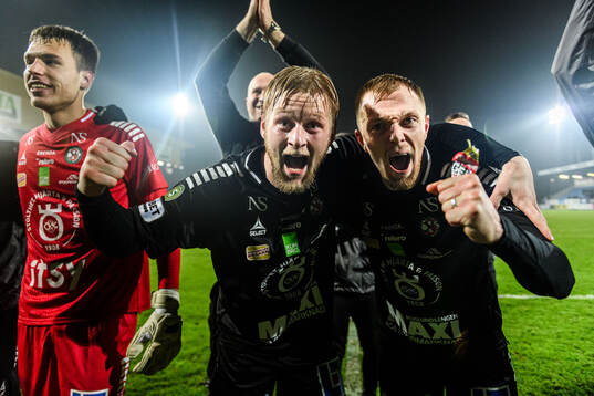 Örebros Karl Holmberg och Jesper Modig jublar