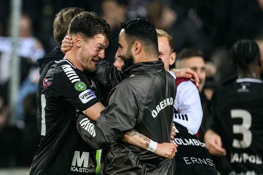 Örebros Samuel Kroon jublar