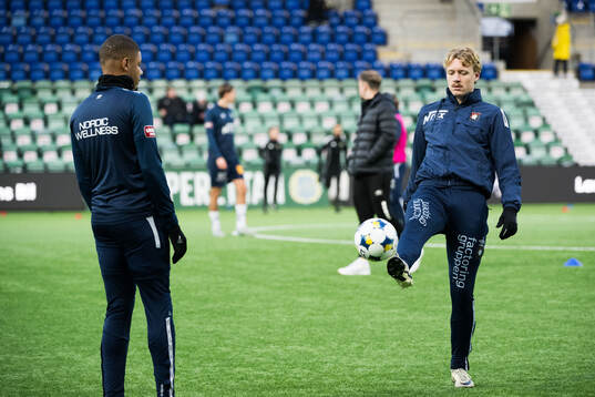 Örgryte spelare värmer upp