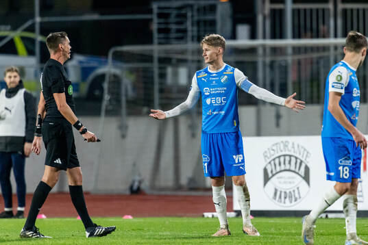 Oddevolds Alexander Almqvist och Domare Magnus Lindgren
