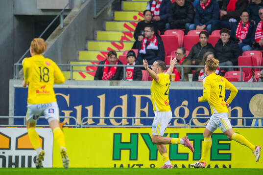 Falkenbergs Viktor Ekblom jublar