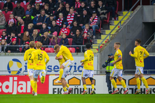 Falkenbergs Viktor Ekblom jublar