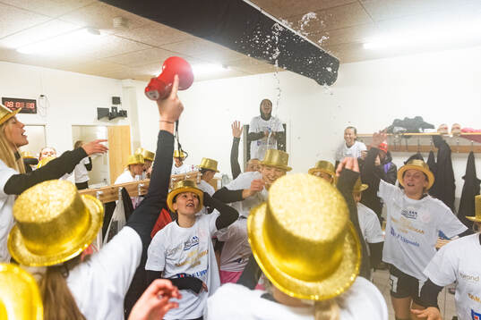 IK Uppsala jublar i omklädningsrummet