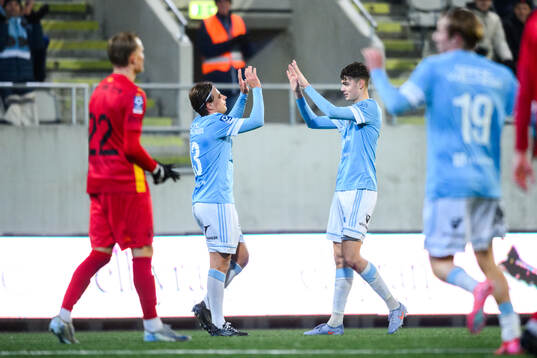 Gefles Måns Berggren jublar med Theodor Hansemon