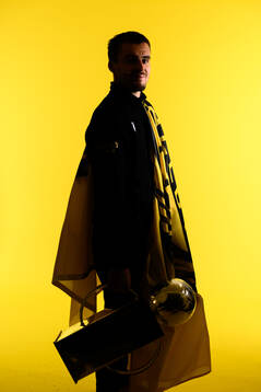 Mjällbys Jesper Gustavsson jublar med pokalen