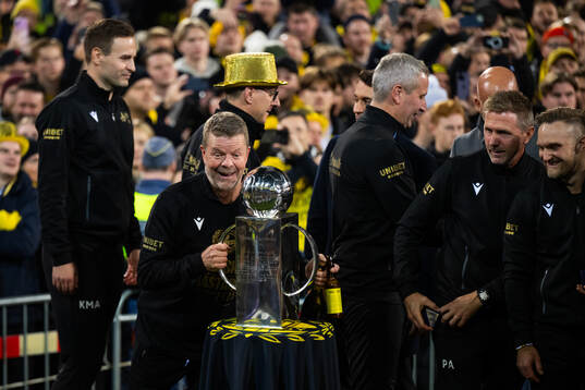 Mjällbys tränare Anders Torstensson jublar