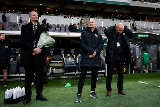 Hammarbys läkare Magnus Svärd tackas av vd Richard von