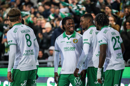 Hammarbys Frank Junior Adjei och Adrian Lahdo jublar