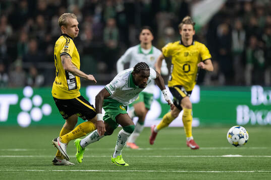 Elfsborgs Johan Larsson och Hammarbys Okeke Obilor Denzel
