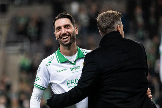 Hammarbys Nahir Besara och tränare Kim Hellberg  jublar