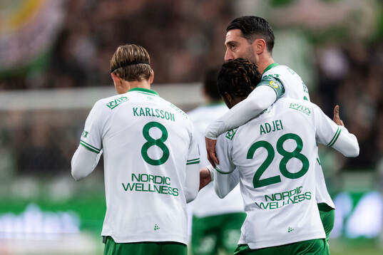 Hammarbys Frank Junior Adjei jublar med Nahir Besara