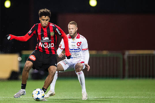 Brommapojkarnas Sion Oppong och Degerfors Daniel Sundgren