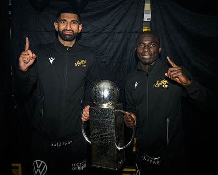 Mjällbys Abdullah Iqbal och Abdoulie Manneh jublar med