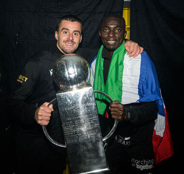 Mjällbys Jesper Gustavsson och Abdoulie Manneh jublar med