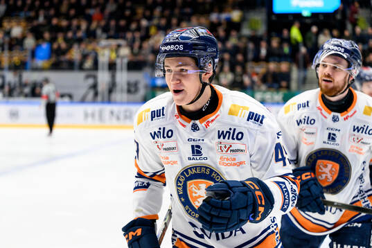 Växjös Leo Sahlin Wallenius jublar