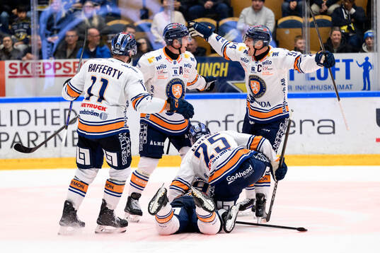 Växjös Reid Gardiner jublar