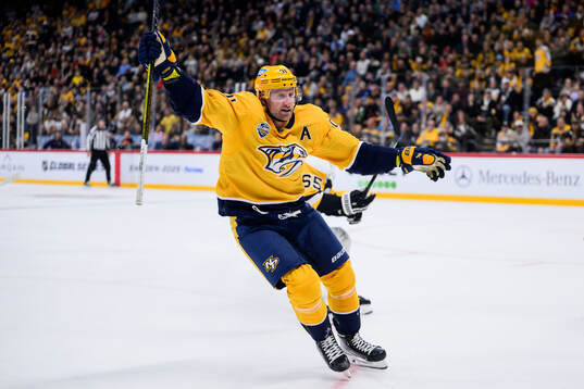 Steven Stamkos of Nashville Predators celebrates