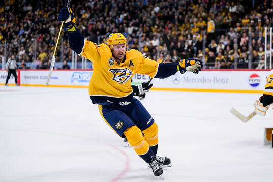 Steven Stamkos of Nashville Predators celebrates