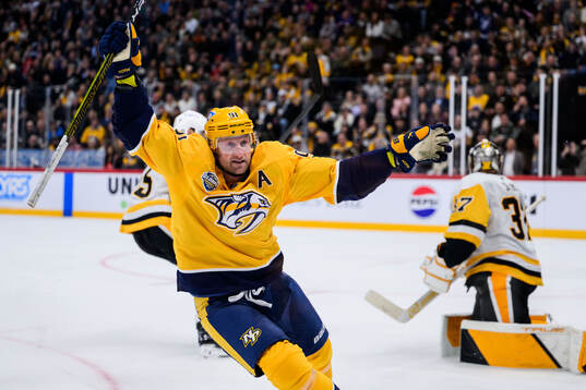 Steven Stamkos of Nashville Predators celebrates