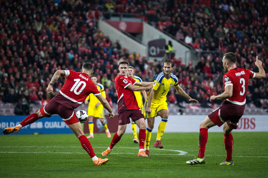 Benjamin Nygren of Sweden against Granit Xhaka and Michel