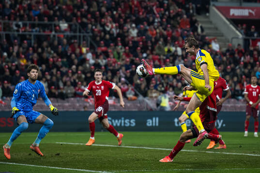 Benjamin Nygren of Sweden against goalkeeper Gregor Kobel