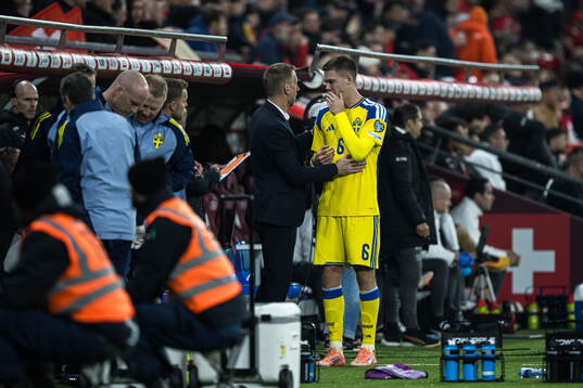 Head coach Graham Potter and Emil Holm of Sweden