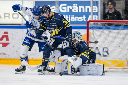 Leksands Lucas Vejdemo och HV71s Olle Alsing och målvakt