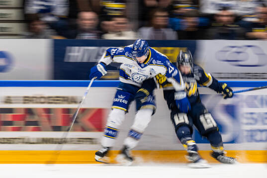 Leksands Joonas Lyytinen och HV71s Justin Glenn Kloos