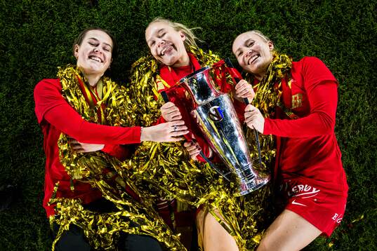 Joanna Maria Tynnilä, Emma-Helena Alexandra Peuhkurinen