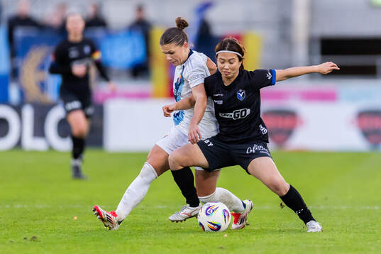 Djurgårdens Alexsandra Lobanova och Växjö DFFs Eva