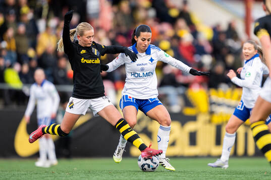 AIKs Olivia Lindstedt och IFK Norrköpings Vesna Milivojevic