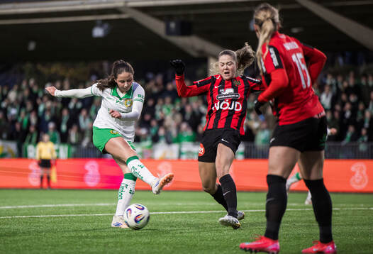 Hammarbys Stella Maiquez och Brommapojkarnas Joanna Aalstad