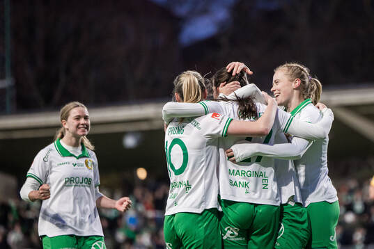Hammarbys Stella Maiquez jublar med Hannah Sjödahl, Bea