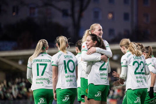 Hammarbys Stella Maiquez jublar med Emelie Bragstad
