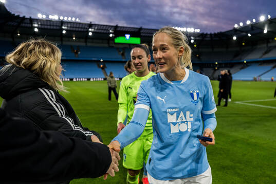 Malmö FFs målvakt Moa Öhman och Beatrice Persson