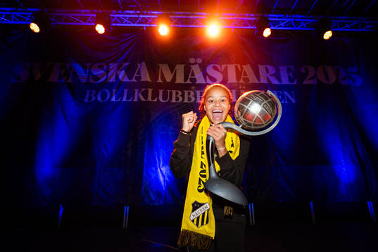 Felicia Schröder jublar med Kronprinsessans Viktorias pokal