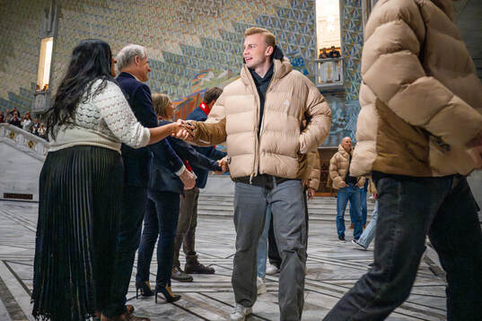 Sondre Langås is being welcomed by Jonas Gahr Støre,