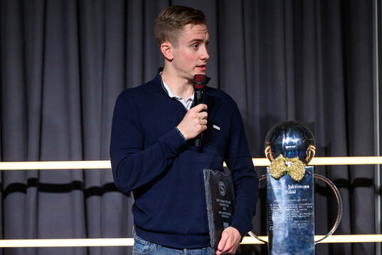 Västerås Karl Gunnarsson tar emot priset för Årets unga