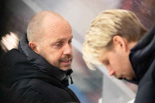 Karlskrona HKs tränare Peter Johansson och assisterande