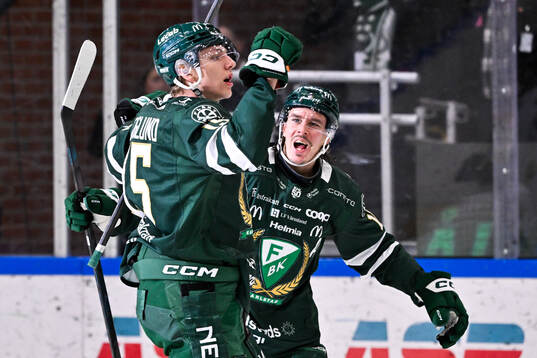 Färjestads Jack Berglund och Joakim Nygård jublar