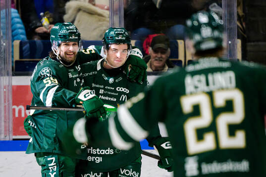 Färjestads Linus Johansson och Viktor Lodin jublar